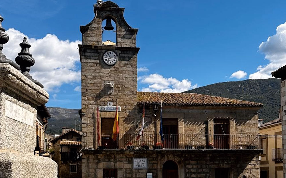 Huellas de Papel, una visita diferente muy cerca de San Martín de Valdeiglesias - Hacienda La Coracera